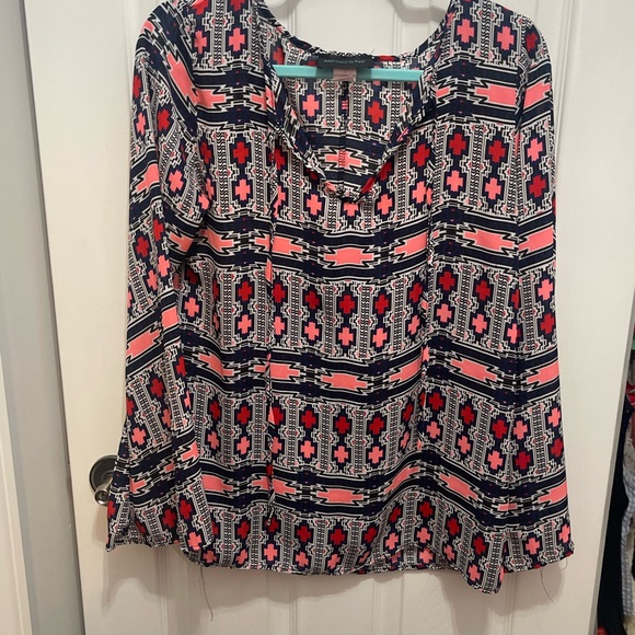 American City Wear Red and White Graphic Blouse with Cuffed Long Sleeves - Picture 4 of 10